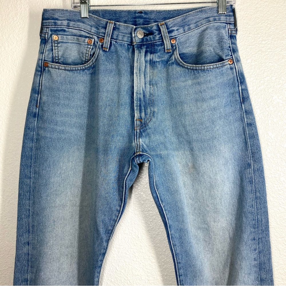 Levi's Premium 551 Z Mens Authentic Straight Leg Jeans 31x32 Medium Wash - Picture 5 of 15